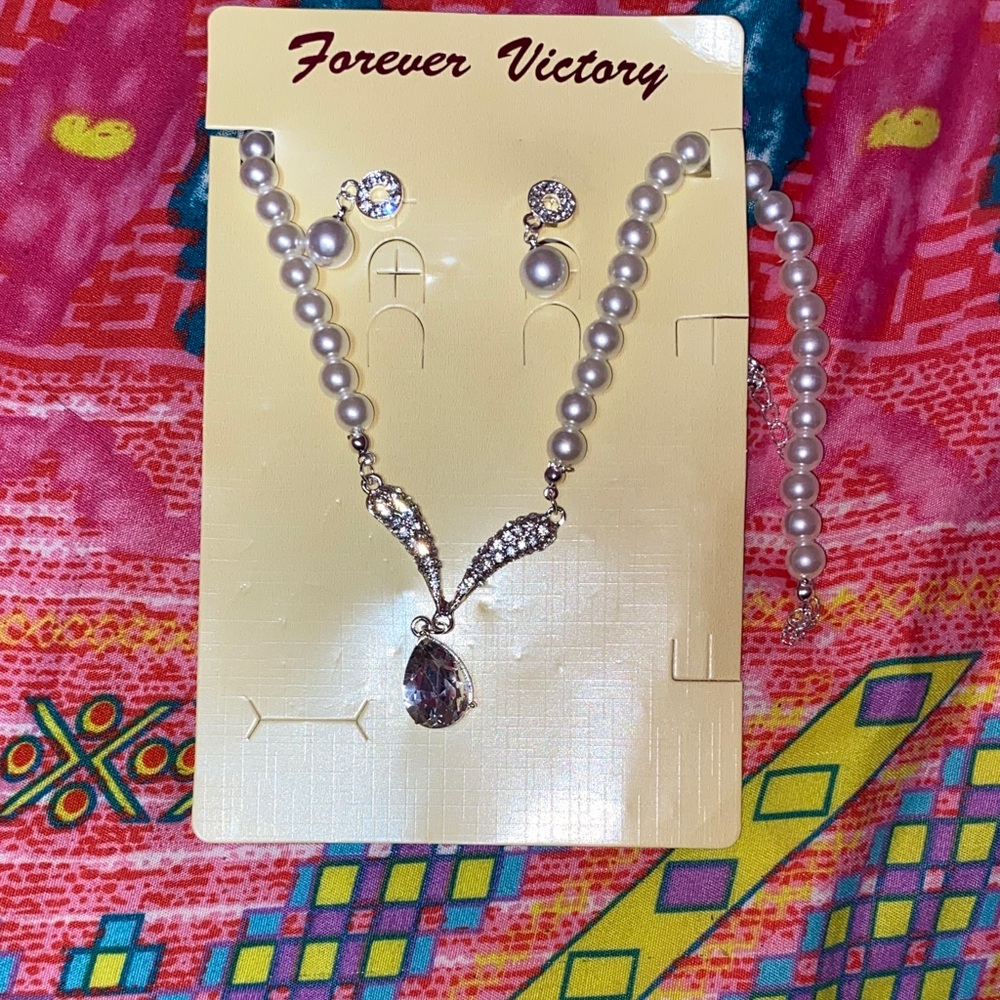 Pearl and Silver Jewelry Set